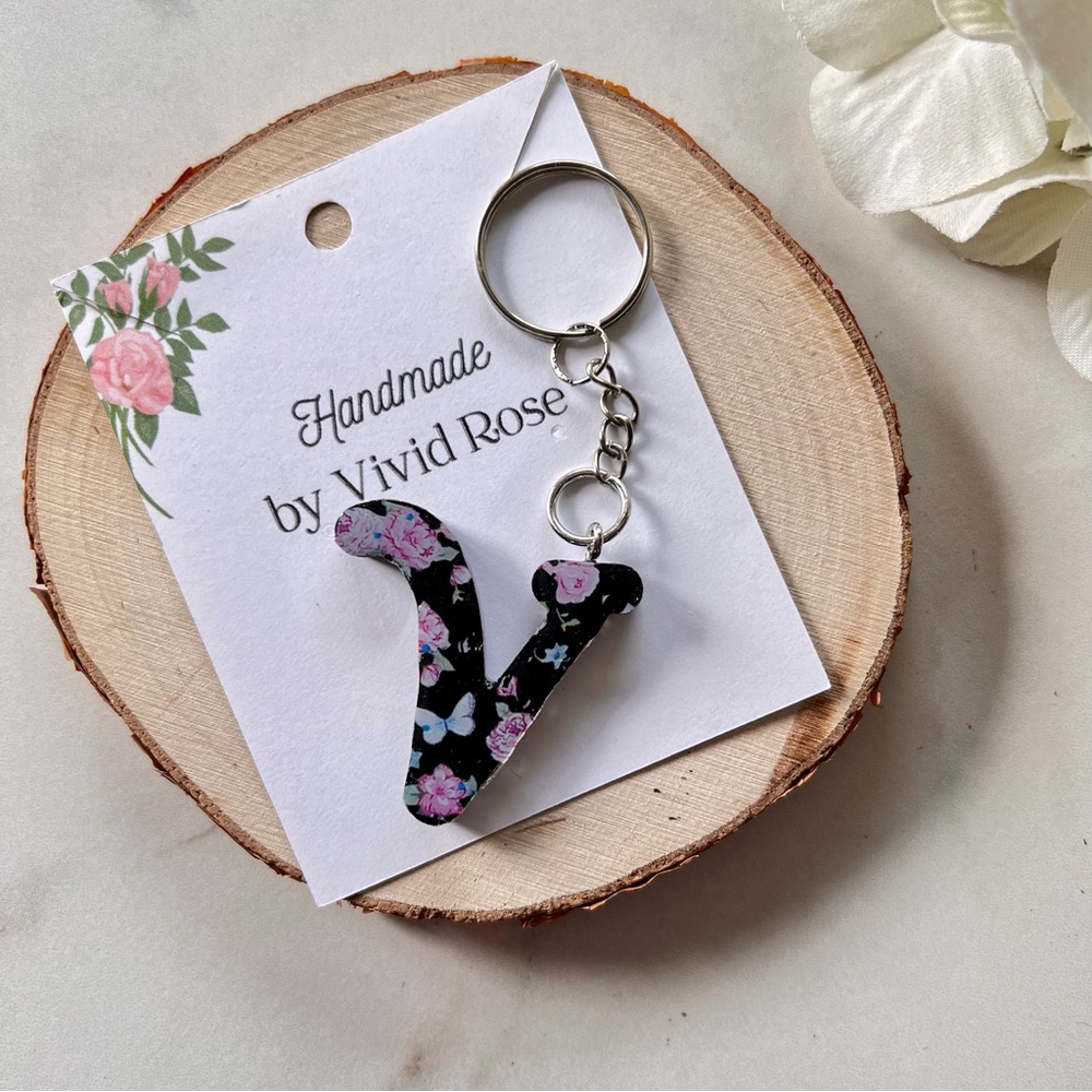 Handmade Initial Keychain | Letter V